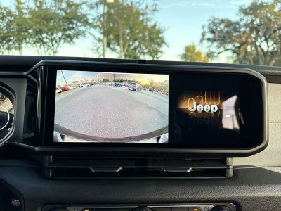 2025 Jeep Wrangler — photo 24 view