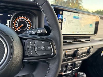 2025 Jeep Wrangler — photo 16 view