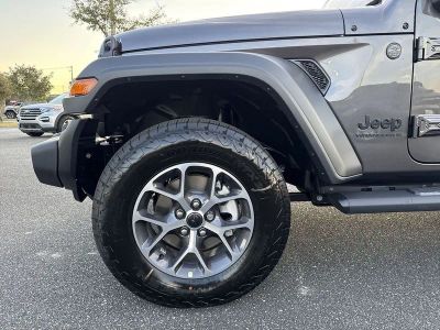2025 Jeep Wrangler — photo 10 view