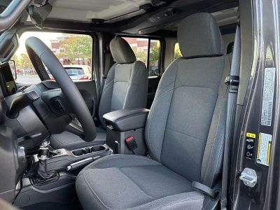 2025 Jeep Wrangler — photo 11 view