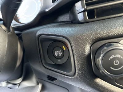 2025 Jeep Wrangler — photo 19 view