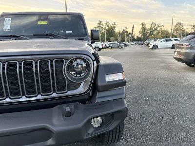 2025 Jeep Wrangler — photo 9 view