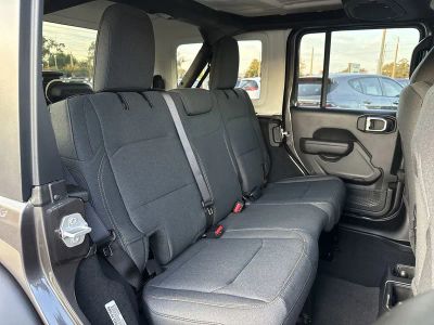2025 Jeep Wrangler — photo 25 view