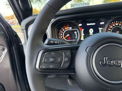 2025 Jeep Wrangler — photo 15 view