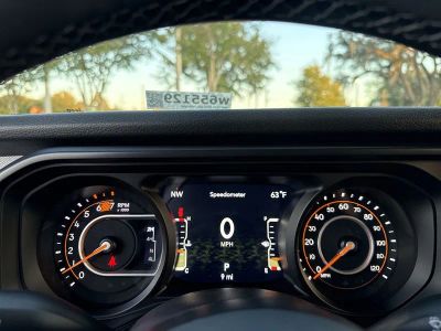 2025 Jeep Wrangler — photo 18 view