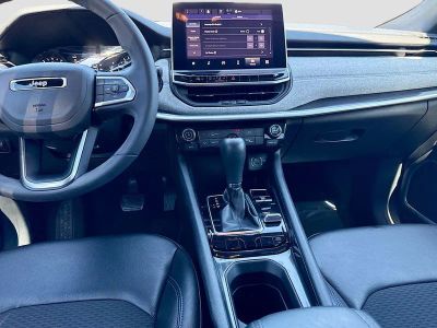 2023 Jeep Compass — photo 18 view