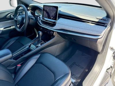 2023 Jeep Compass — photo 13 view