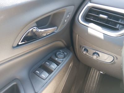 2024 Chevrolet Equinox — photo 13 view