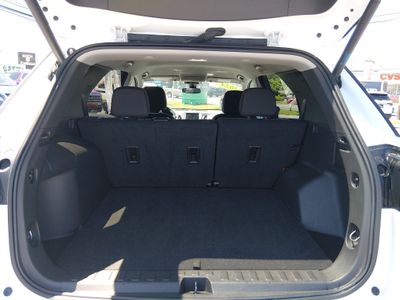 2024 Chevrolet Equinox — photo 11 view