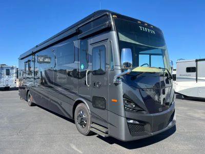 2025 Tiffin PHAETON — front three-quarter view