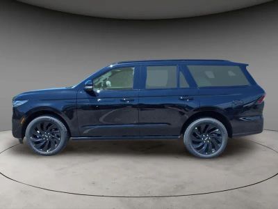 2026 Lincoln Navigator — side profile view