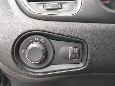 2023 Jeep Renegade - Photo 13