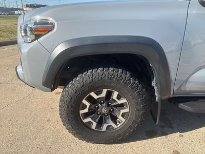 2019 Toyota Tacoma - Photo 2
