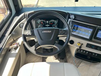 2021 Fleetwood DISCOVERY - Photo 2