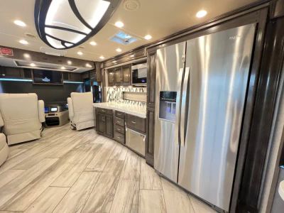2021 Fleetwood DISCOVERY - Photo 9