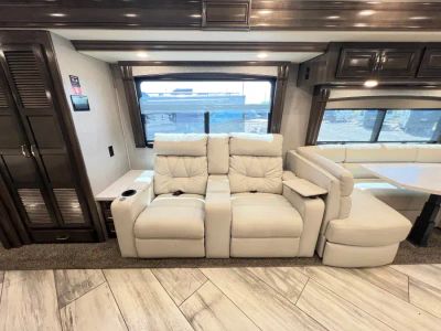 2021 Fleetwood DISCOVERY - Photo 16