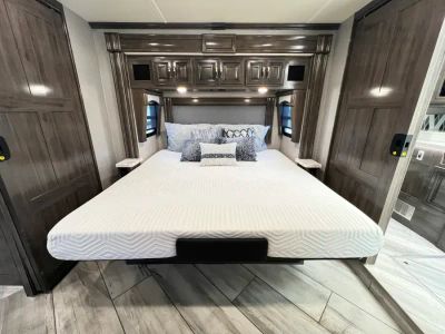 2021 Fleetwood DISCOVERY - Photo 18