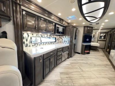 2021 Fleetwood DISCOVERY - Photo 6