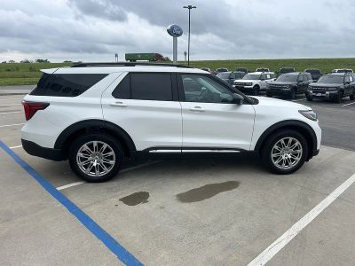2025 Ford Explorer — detail view