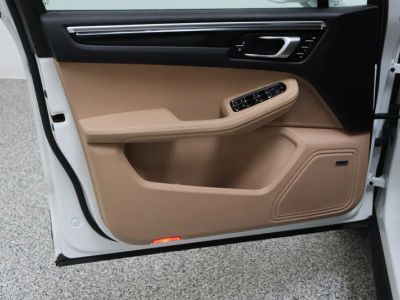 2023 Porsche Macan AWD - Photo 12