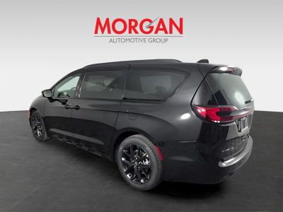 2026 Chrysler Pacifica — photo 7 view
