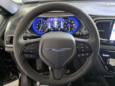 2026 Chrysler Pacifica — photo 19 view