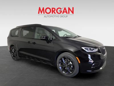 2026 Chrysler Pacifica — side profile view