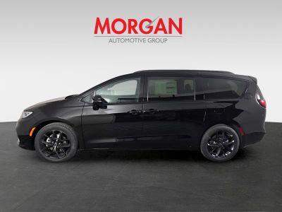 2026 Chrysler Pacifica — photo 8 view
