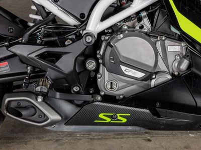 2022 CFMOTO 300SS - Photo 4