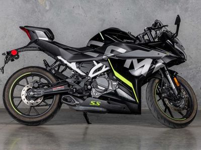 2022 CFMOTO 300SS - Photo 3