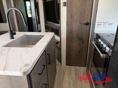 2023 Alliance RV Valor - Photo 6