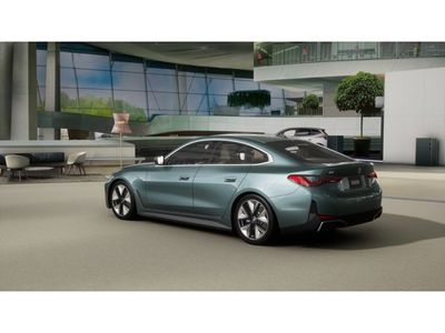 2026 BMW i4 - Photo 2