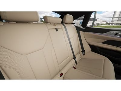 2026 BMW i4 - Photo 12