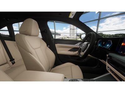 2026 BMW i4 - Photo 9