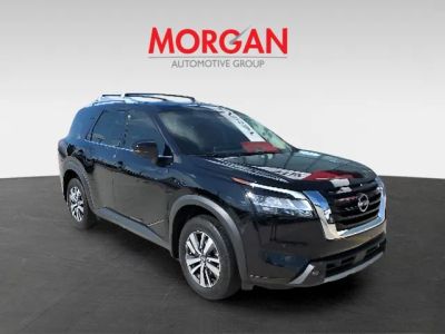 2024 Nissan Pathfinder — side profile view
