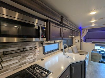 2022 Thor Motor Coach Omni - Photo 8