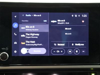 2025 Toyota Camry FWD - Photo 18