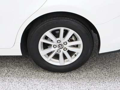 2025 Toyota Camry FWD - Photo 10