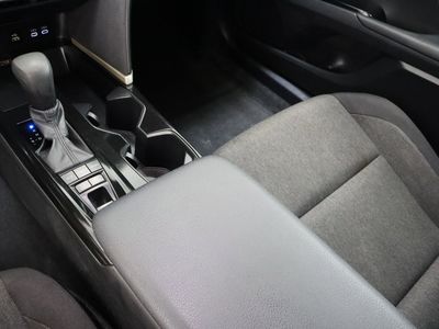 2025 Toyota Camry FWD - Photo 16