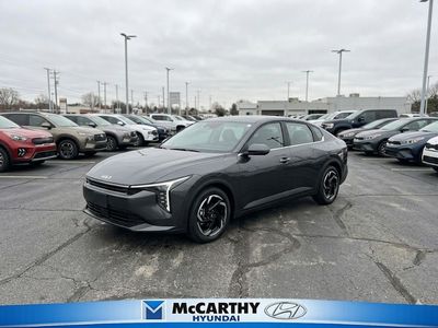 2025 Kia K4 23422 — front three-quarter view