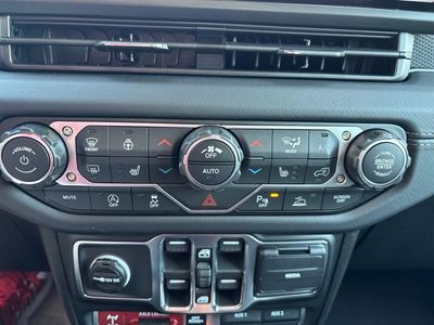 2026 Jeep Gladiator — photo 14 view