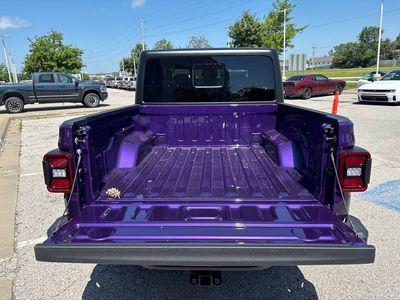 2026 Jeep Gladiator — photo 9 view
