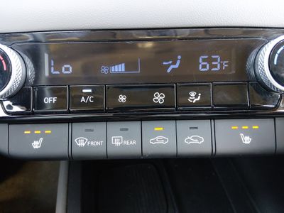 2025 Hyundai Elantra — photo 18 view
