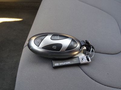 2025 Hyundai Elantra — photo 15 view