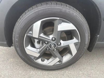 2023 Hyundai Venue Limited - Photo 11