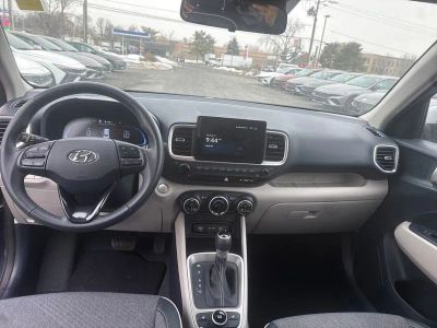 2023 Hyundai Venue Limited - Photo 16