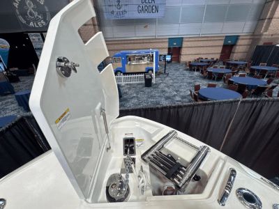 2025 Boston Whaler 330 Vantage - Photo 1