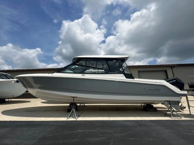 2025 Boston Whaler 330 Vantage - Photo 2