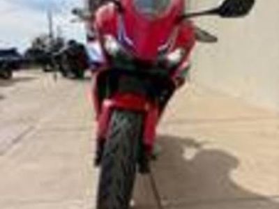 2025 Honda CBR500R - Photo 4