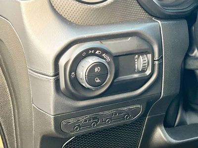 2026 Jeep Gladiator — photo 10 view